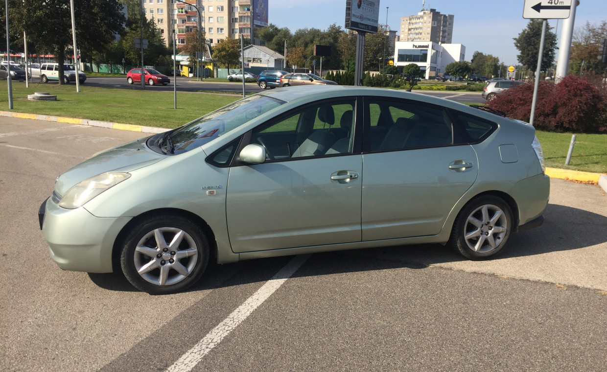 Car rental, Toyota Prius benzinas-elektra automatas rent, Kaunas