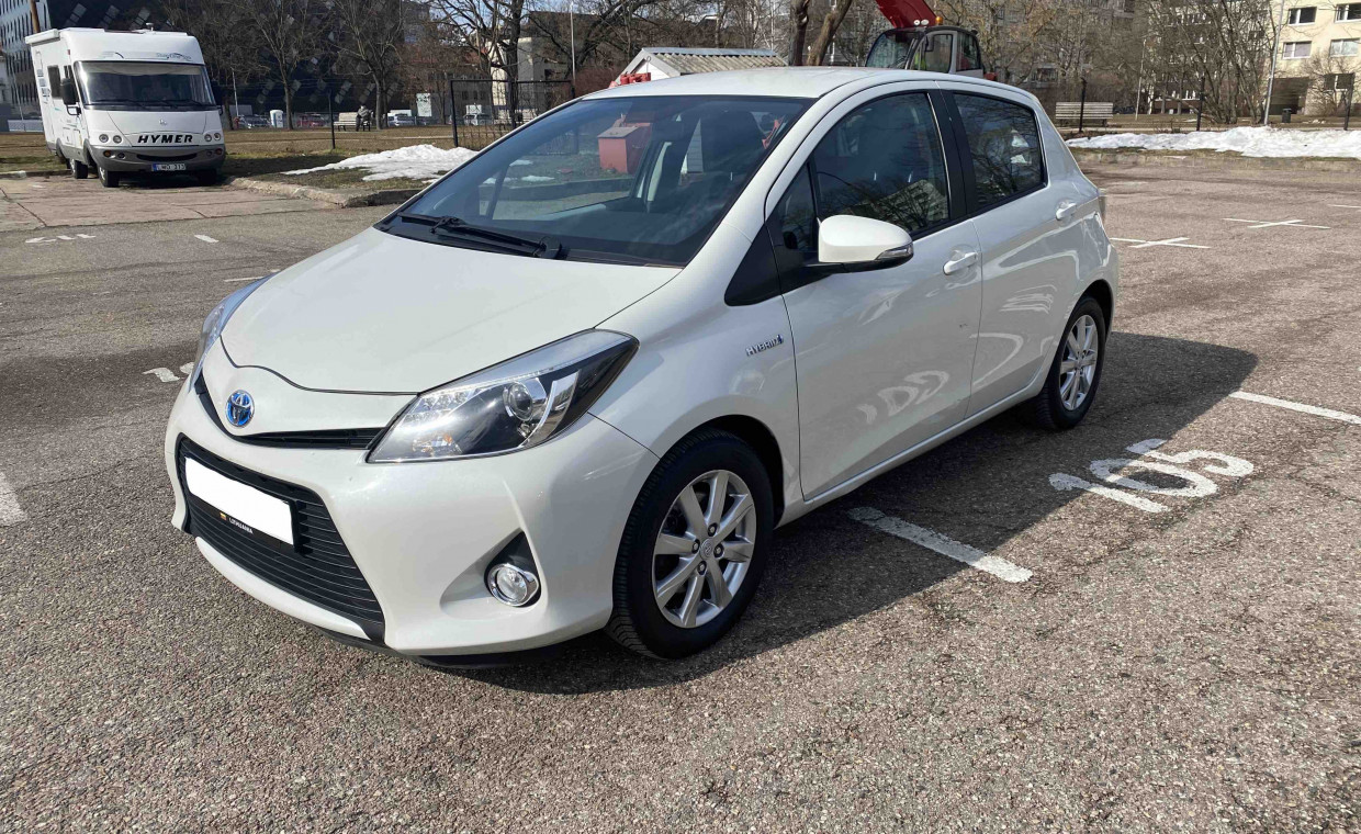 Car rental, Toyota Yaris Hybrid rent, Vilnius