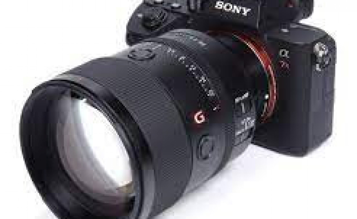 Camera lenses for rent, Sony FE 135mm f/1.8 rent, Vilnius