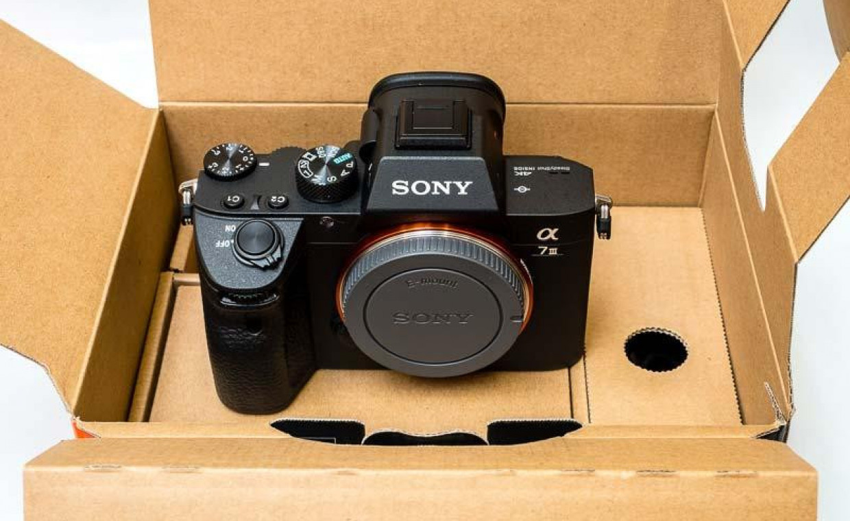 Cameras for rent, Sony A7 Mark III su 85 mm f/1.8 rent, Vilnius