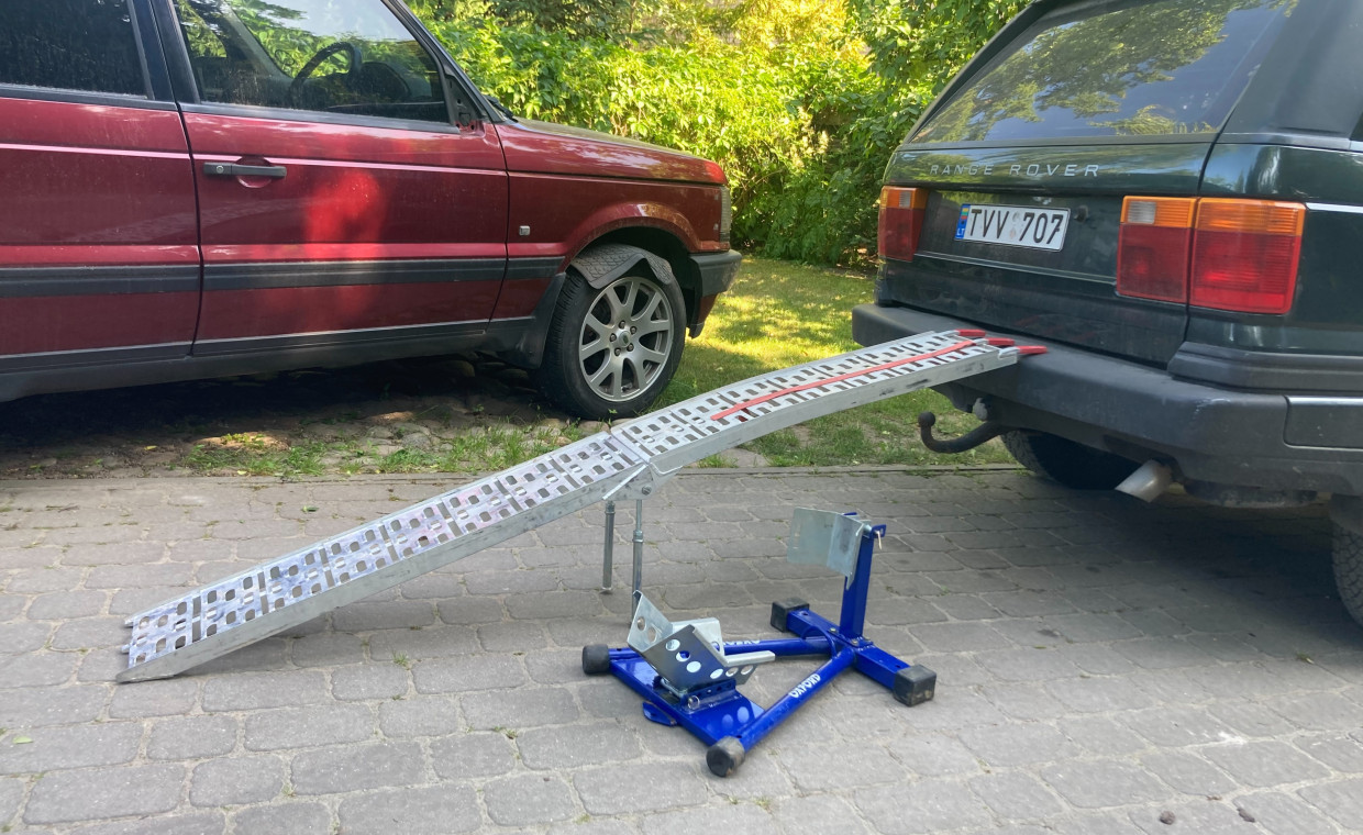 Car accessories for rent, Motociklo rato laikiklis ir trapas rent, Vilnius