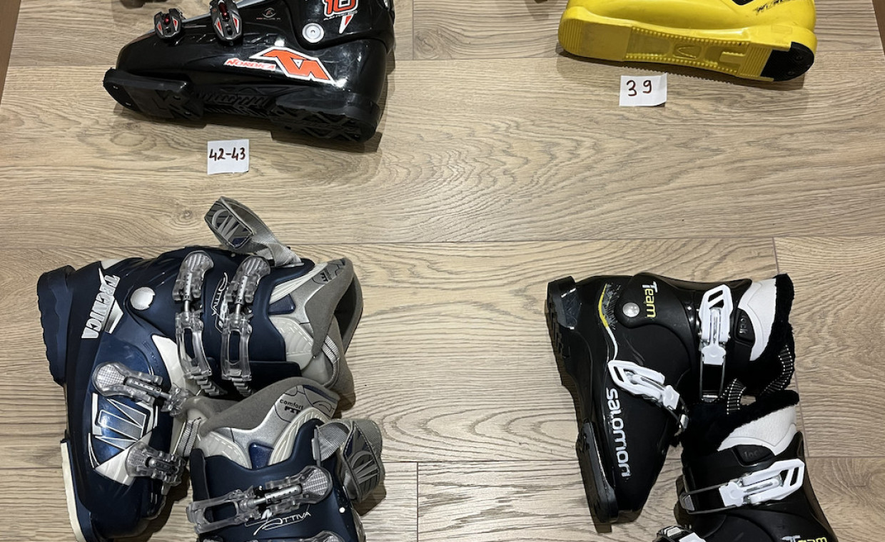 en:Sporto prekių nuoma, Kalnų slidžių batai rent, Vilnius