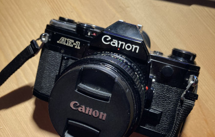 Canon AE-1 juostinis fotoaparatas