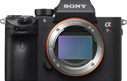 Sony A7R Mark III fotoaparatas 42,4MP