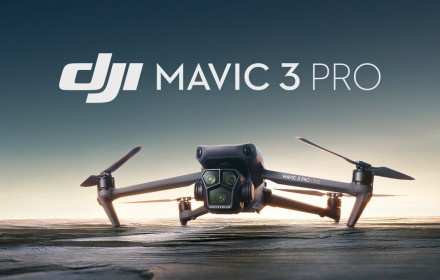DJI Mavic 3 PRO dronas su RC pultu