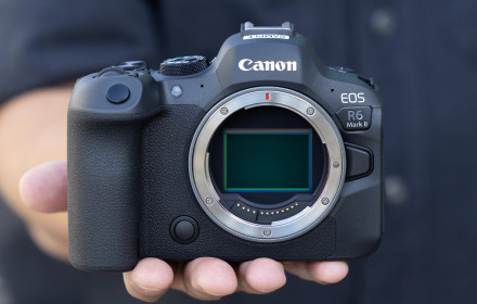 Canon eos R6 II su EOS adapteriu