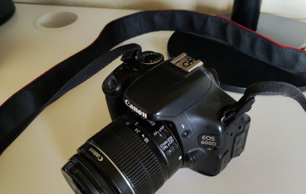 Canon EOS 600D su 18-55mm objektyvu