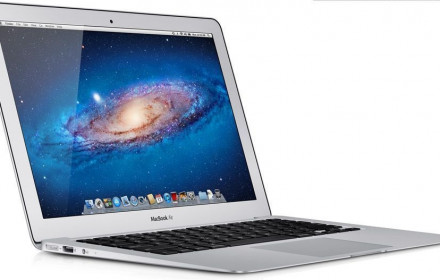 Macbook Air 13", i7 intel core, 4 GB RAM